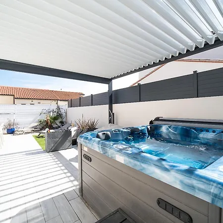 Holiday home L'impertinente - Maison Climatisee Avec Jacuzzi
