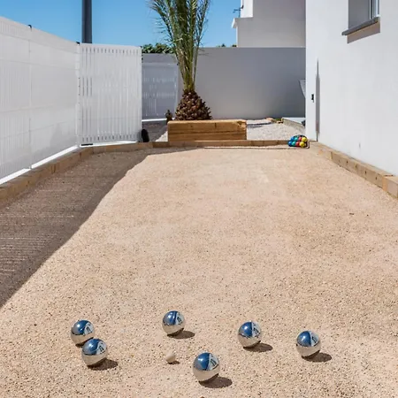 Hébergement de vacances L'impertinente - Maison Climatisee Avec Jacuzzi Pia